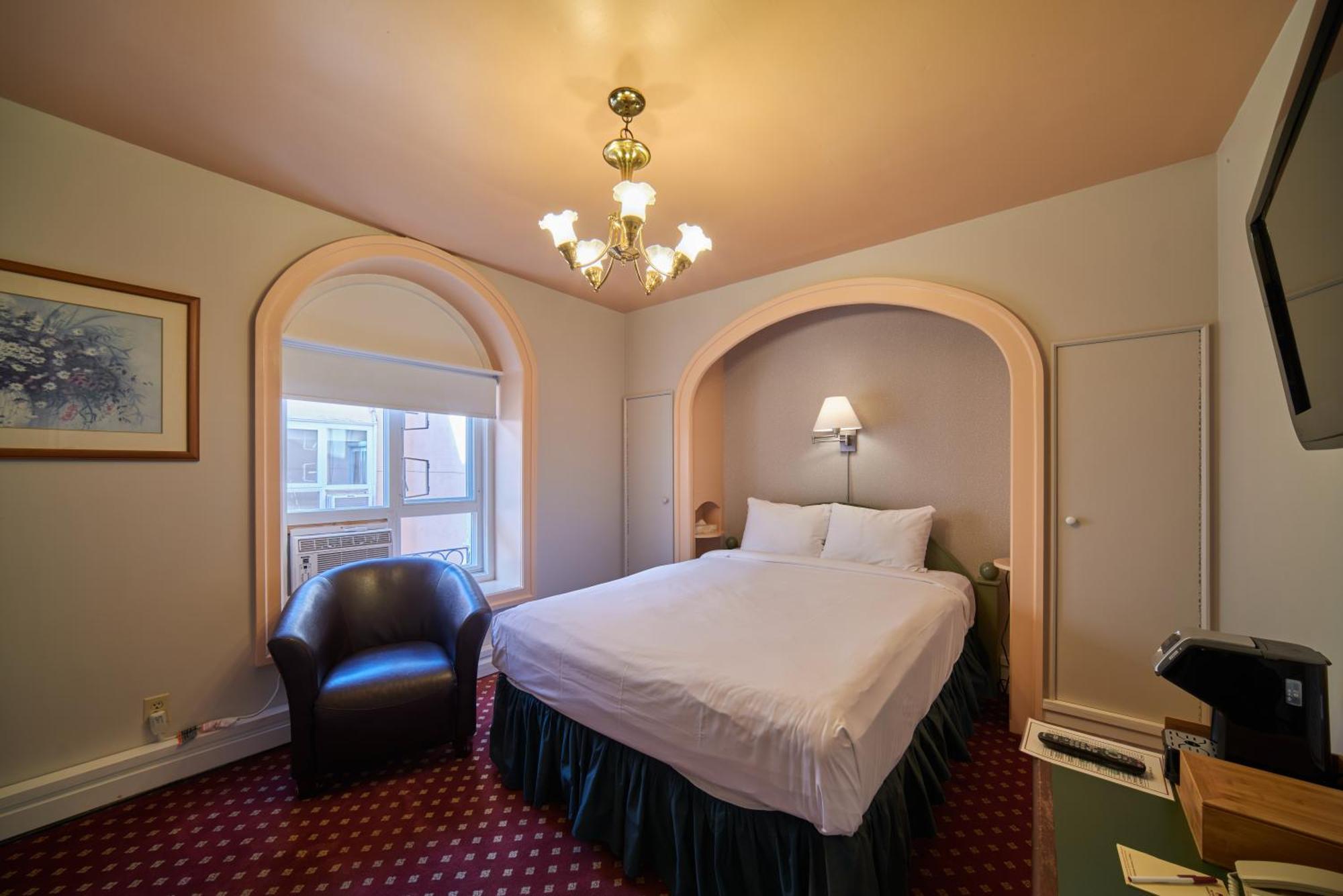 The Bedford Regency Hotel Виктория Экстерьер фото