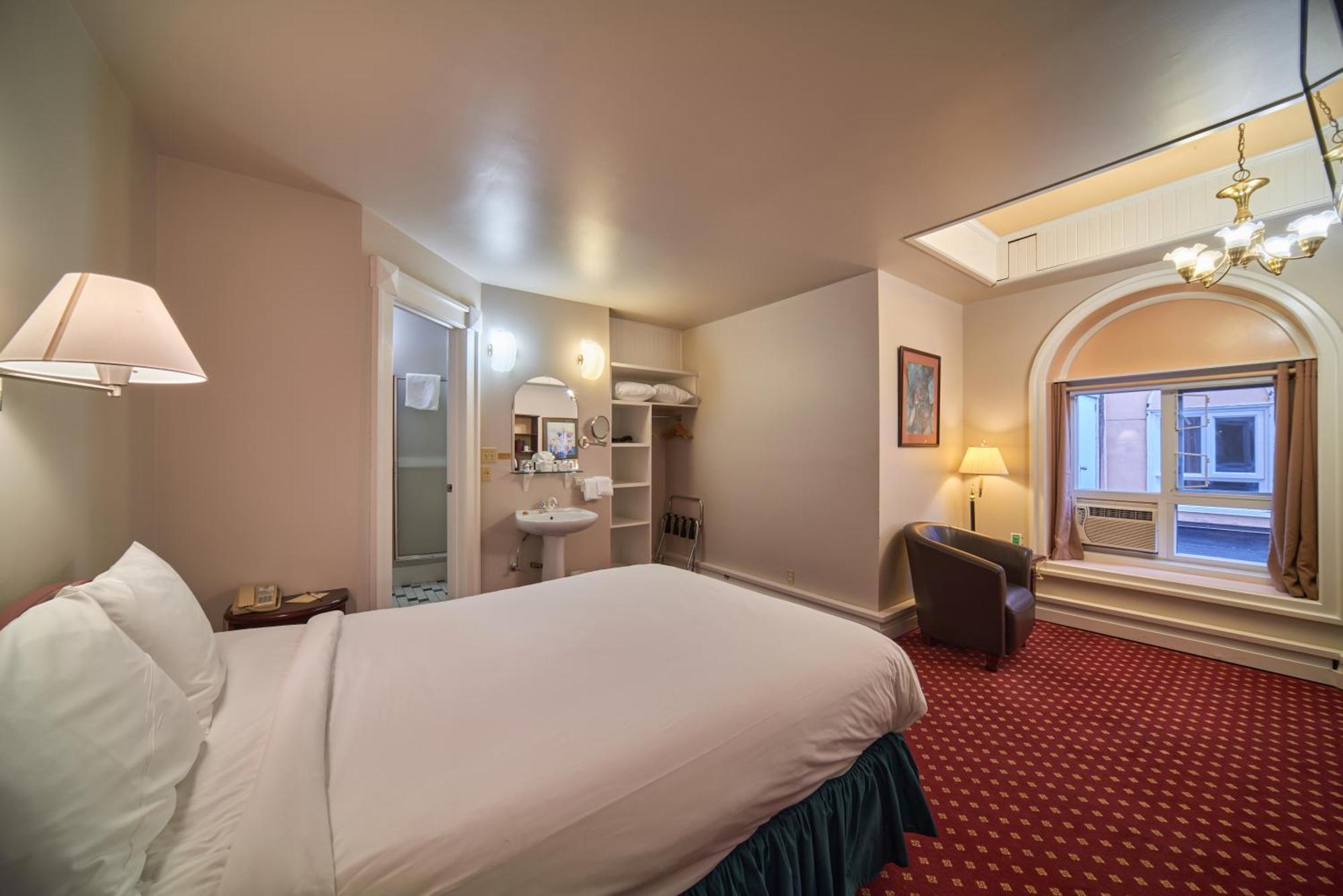 The Bedford Regency Hotel Виктория Экстерьер фото