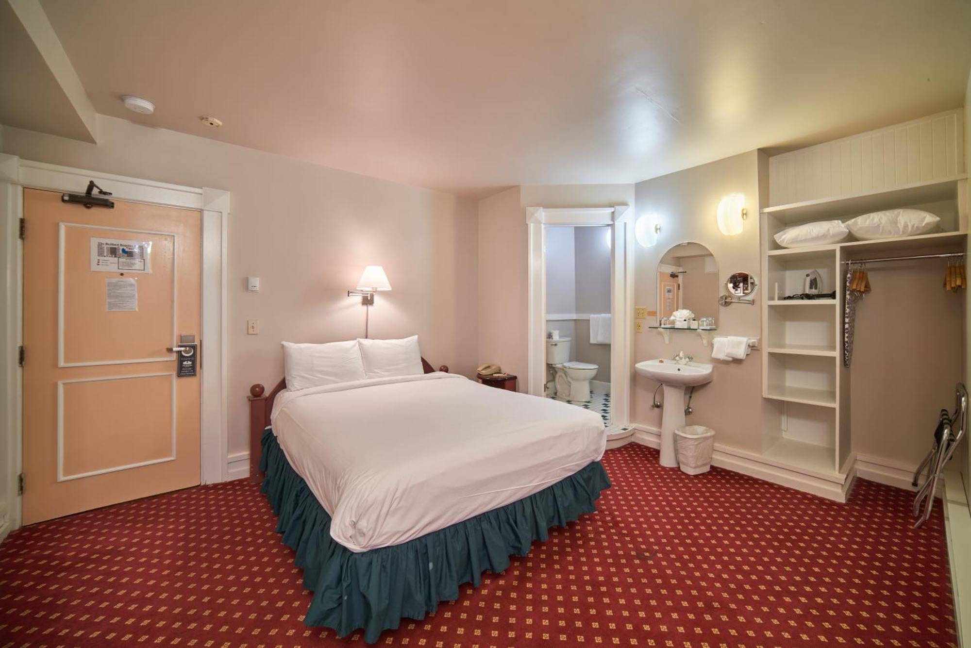 The Bedford Regency Hotel Виктория Экстерьер фото