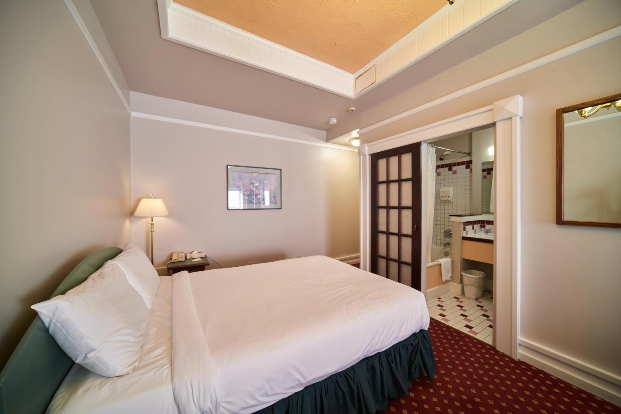 The Bedford Regency Hotel Виктория Экстерьер фото