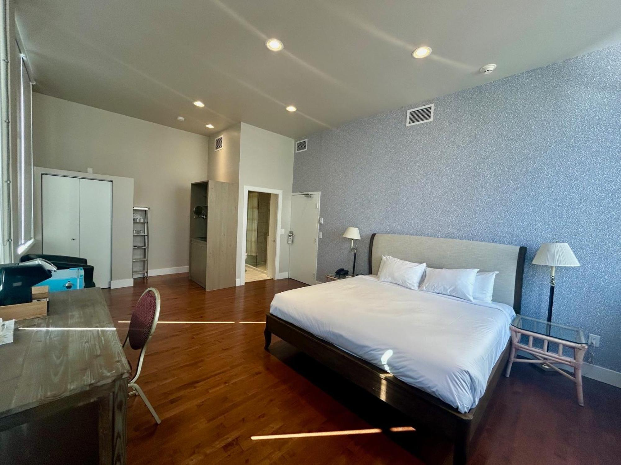 The Bedford Regency Hotel Виктория Экстерьер фото