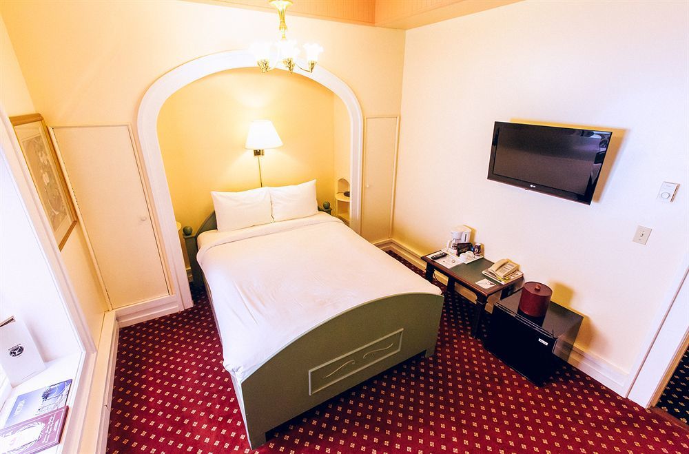 The Bedford Regency Hotel Виктория Экстерьер фото